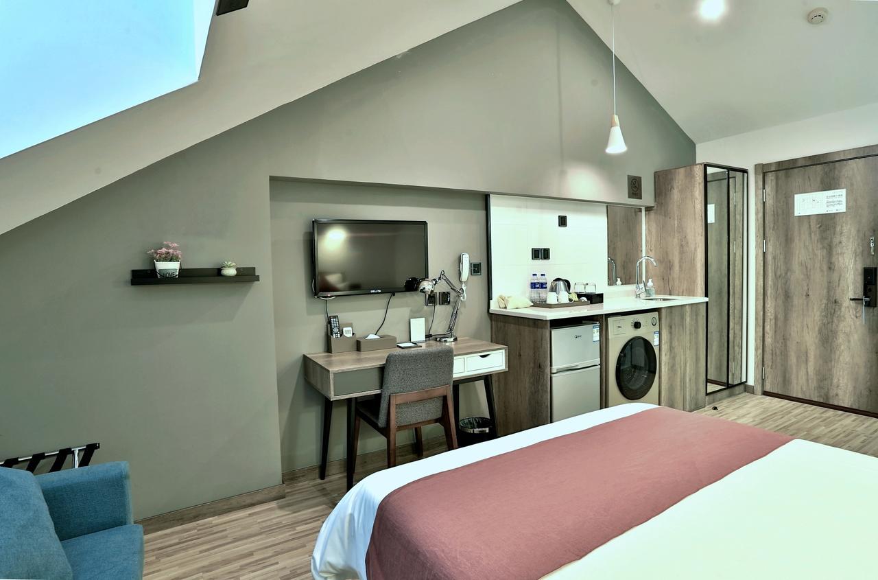 U Hotels Xintiandi เซี่ยงไฮ้ ภายนอก รูปภาพ